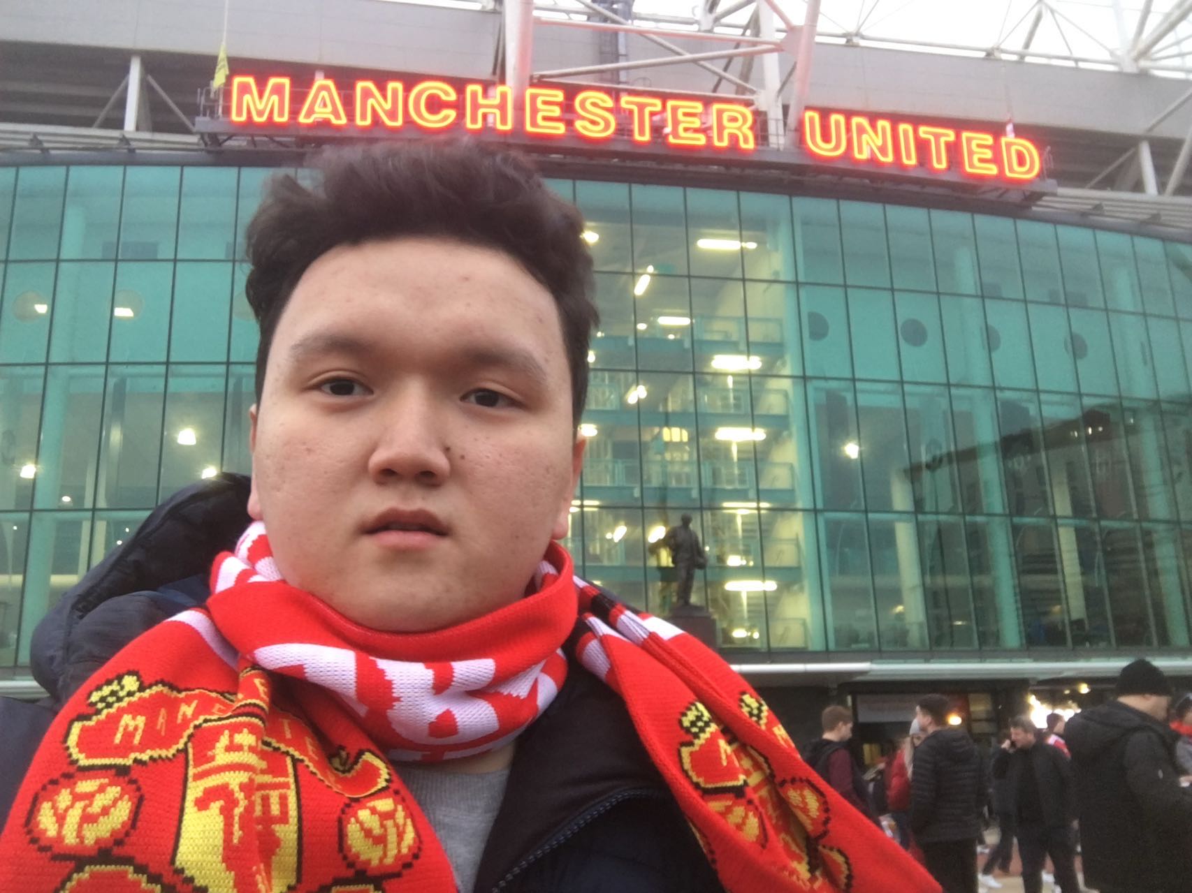 Jianibieke Adalibieke in front of Manchester United signage